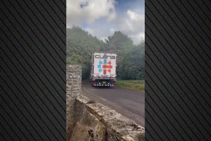 Λάθος του Google Maps γέμισε με φορτηγά ένα μικρό βρετανικό χωριό