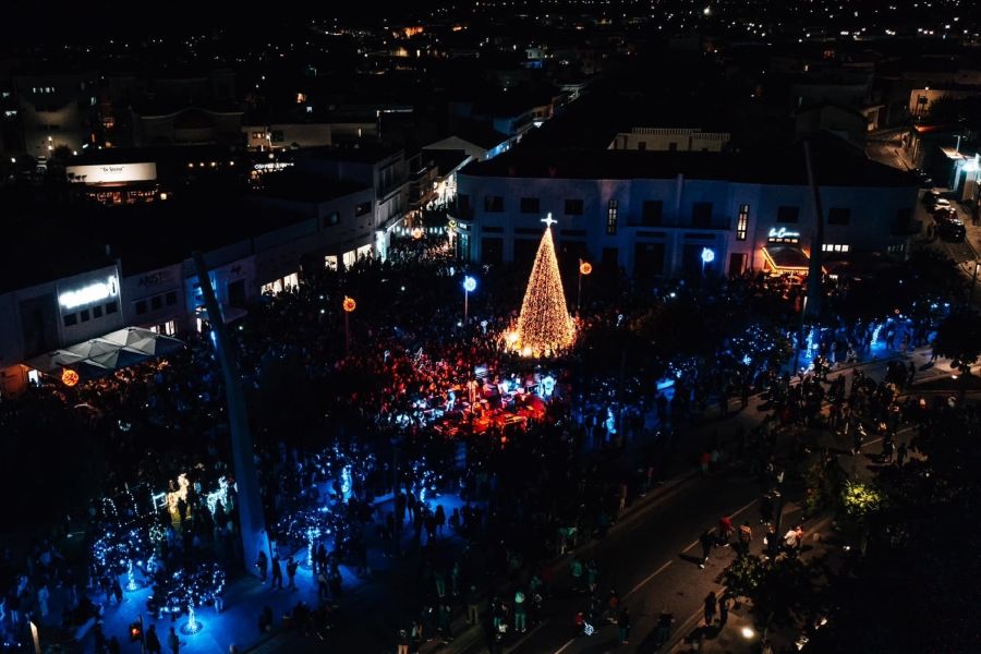 Η Πάφος φωτίζεται και γιορτάζει