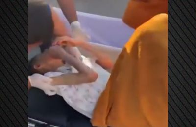  Ο αδερφός της τη μετέφερε σε ναό προκειμένου να αποτεφρωθεί