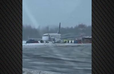 Οι επιβάτες της πτήσης αποβιβάστηκαν με ασφάλεια