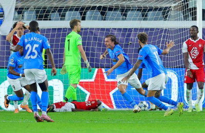 Επτά κατοστάρικα  