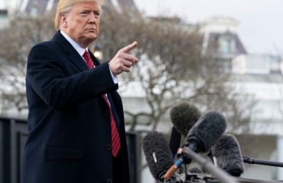 Ο Ντόναλντ Τραμπ επιβεβαίωσε την Τετάρτη ότι ο άνδρας που φέρεται να πυροβόλησε δύο στρατιωτικούς κοντά στον Λευκό Οίκο είχε μεταναστεύσει στις ΗΠΑ από το Αφγανιστάν τον Σεπτέμβριο του 2021. Ο πρώην π