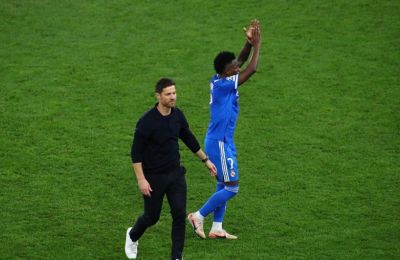 Βίνι και Τσάμπι Αλόνσο έφυγαν αγκαλιασμένοι από το «Καραϊσκάκης»