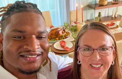 «Είναι απίστευτο ότι ένα λάθος μήνυμα έφερε τόση χαρά σε τόσο πολλούς ανθρώπους», είπε ο Hinton, ο οποίος πλέον είναι 26 ετών. 