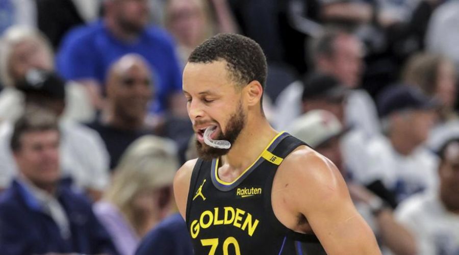 Θλάση στον τετρακέφαλο για τον Κάρι 