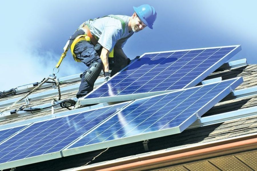 ΑΗΚ: Δεν προλαβαίνει τις αιτήσεις για φωτοβολταϊκά