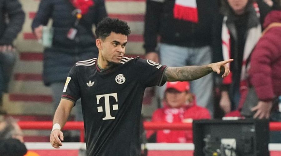 Επέστρεψε στις νίκες με λυτρωτή Λουίς Ντίας στο 93' η Μπάγερν