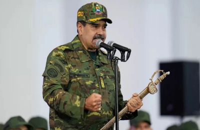 Ο Ντόναλντ Τραμπ κατηγορεί συγκεκριμένα τη Βενεζουέλα ότι διαδραματίζει κεντρικό ρόλο στη διακίνηση ναρκωτικών που πλημμυρίζουν την αμερικανική αγορά.