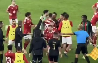 Πέταξαν μαχαίρι στον Τρεζεγκέ σε παιχνίδι Champions League (vid)