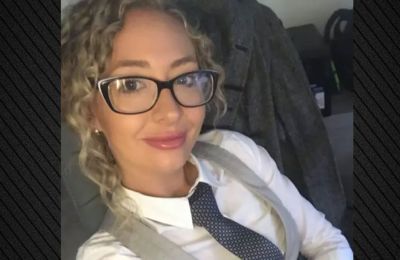 Οι πράξεις της καθηγήτριας είχαν αποκαλυφθεί όταν ο 15χρονος μίλησε στη μητέρα του ενώ και ο ξάδελφός του, που είχε δει τα μηνύματα, ειδοποίησε επίσης τους γονείς του.