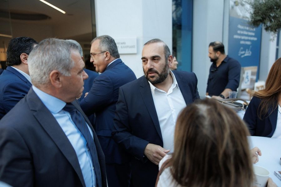 Ετοιμάζεται να βγάλει τα ονόματά τους στη φόρα ο Καρούσος