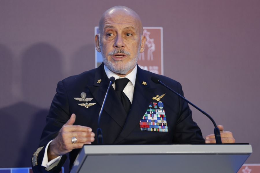 Το ΝΑΤΟ εξετάζει μια πιο επιθετική στάση απέναντι στη Ρωσία