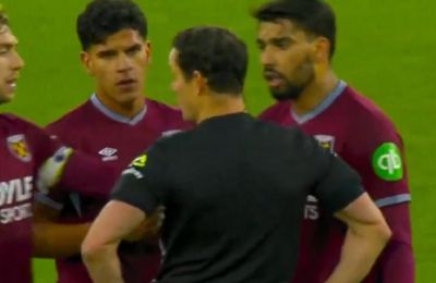 Ολόκληρο το βίντεο με τον Πακετά να μην... ξεκολλάει από τον διαιτητή