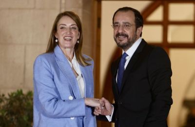 Υποδέχθηκε τη Μέτσολα στο Προεδρικό ο Χριστοδουλίδης