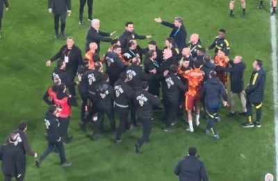 Πιάστηκαν στα χέρια από την... προθέρμανση (vid)