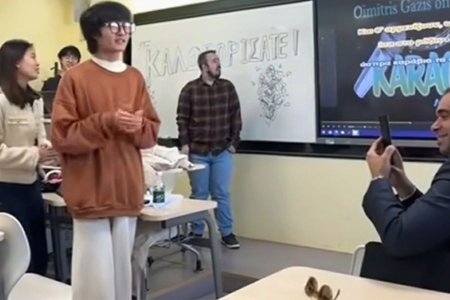 Viral Κινέζοι φοιτητές: Τραγουδούν ελληνικά το «Άσπρα καράβια»