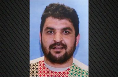 Ο δικαστής διέταξε να παραμείνει υπό κράτηση, χωρίς δυνατότητα καταβολής εγγύησης, και όρισε την επόμενη ακρόαση στις 14 Ιανουαρίου.