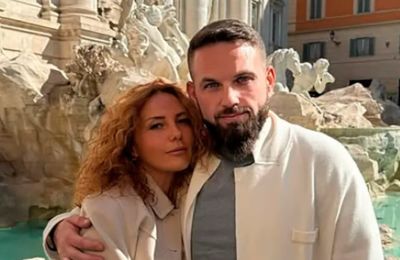 Σε βίντεο που δόθηκε στη δημοσιότητα, οι τρεις ύποπτοι εμφανίζονται να συλλαμβάνονται από βαριά οπλισμένους αστυνομικούς στην Αγία Πετρούπολη