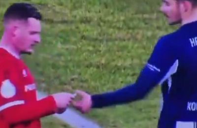 Παίκτης έκλεψε από αντίπαλο το χαρτάκι με τις οδηγίες του προπονητή!