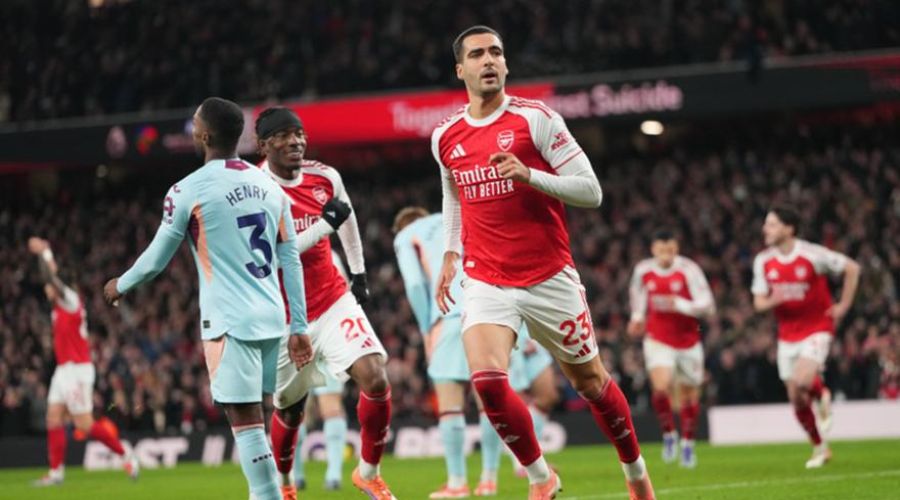 Επέστρεψε στις νίκες και παραμένει σε απόσταση ασφαλείας η Άρσεναλ