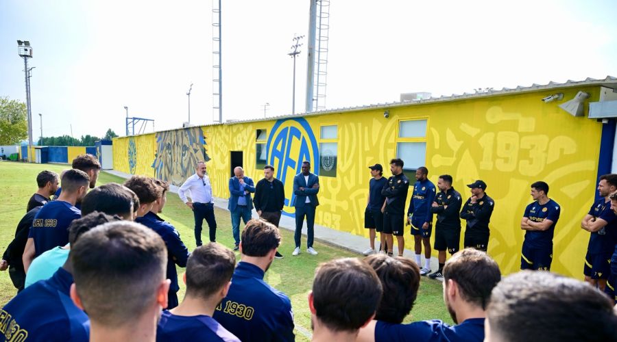 ΑΕΛ: Παρουσιάστηκαν στους παίκτες οι Νταμάχου-Αγαθοκλέους