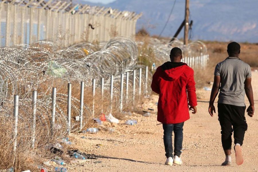 Εγκρίθηκε ο νόμος για απέλαση αιτητών ασύλου που παρανομούν