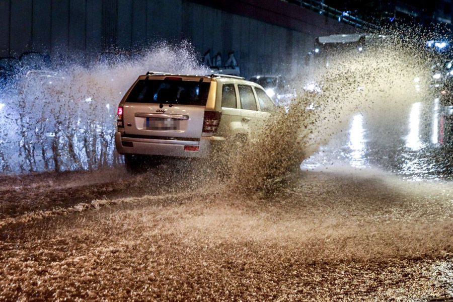 Η κακοκαιρία Byron «σφυροκοπά» την Ελλάδα (ΒΙΝΤΕΟ)