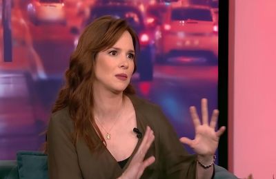 Η Ευγενία Δημητροπούλου βρέθηκε καλεσμένη στην εκπομπή «Καλύτερα Αργά» μιλώντας στην Αθηναΐς Νέγκα για την πορεία της αλλά και την κόρη που απέκτησε μέσω της υιοθεσίας.