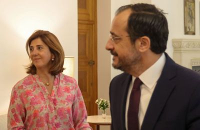 Η Ολγκίν λέει ότι προσβλέπει σε παραγωγική συζήτηση με τους δύο ηγέτες