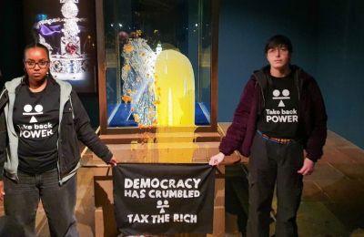 Η ομάδα απαιτεί τη δημιουργία «Κοινοβουλίου του Λαού» για τη φορολόγηση του υπερβολικού πλούτου