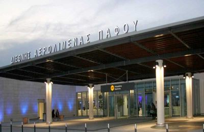 Στις 3 αποσκευές της επιβάτιδας εντοπίστηκαν και κατασχέθηκαν 225 κούτες των 200 τσιγάρων 