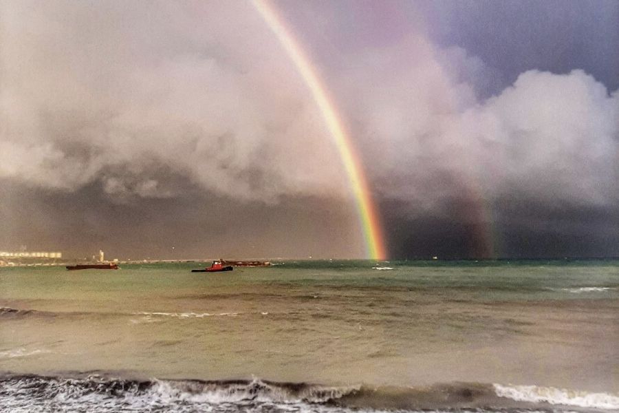Εντυπωσιακό, διπλό ουράνιο τόξο στην Ακτή του Κυβερνήτη (ΦΩΤΟ)