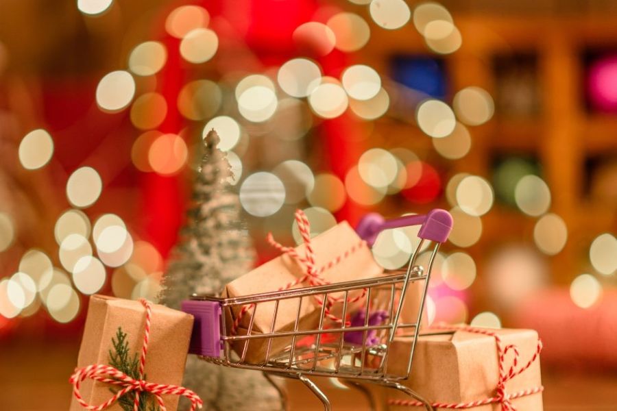 Ανυπομονούν για τον 13o οι Κύπροι, άρχισαν όμως τις γιορτινές αγορές