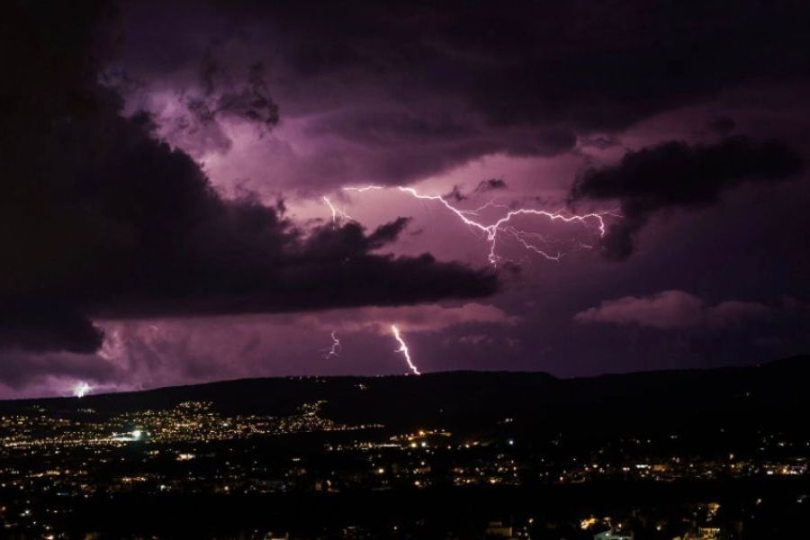 Συνεχίζεται η κακοκαιρία – Βροχές, χαλάζι και καταιγίδες
