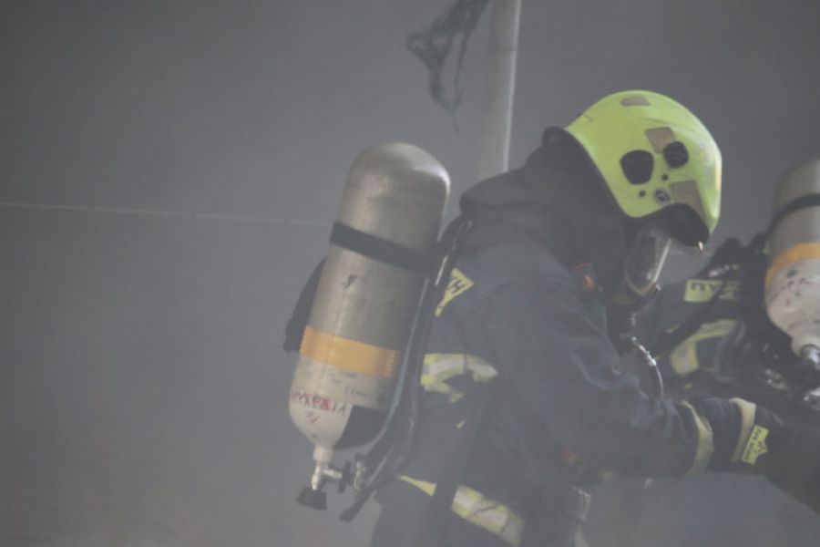 Στις φλόγες διαμέρισμα στη Λευκωσία – Στο νοσοκομείο ένα πρόσωπο