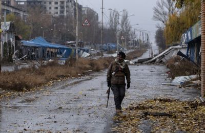 Η Ουάσινγκτον πιέζει την Ουκρανία να αποδεχθεί «πιο γρήγορα» το σχέδιο για τον τερματισμό του πολέμου, σύμφωνα με τον ουκρανό αξιωματούχο.