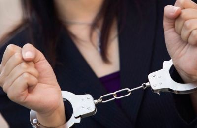 Τους είπε ότι θα τους βοηθούσε και τους «έφαγε» σχεδόν €30.000