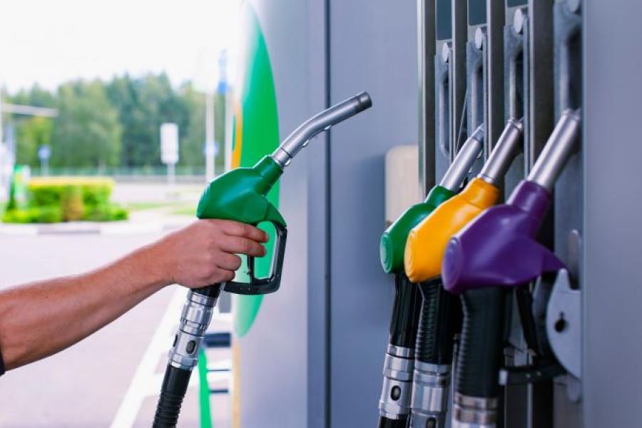 Ανησυχία Δρουσιώτη: Γιατί διαφέρει η τιμή πετρελαίου από τη βενζίνη;