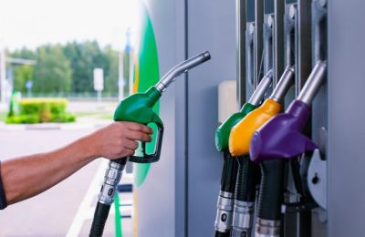 Ανησυχία Δρουσιώτη: Γιατί διαφέρει η τιμή πετρελαίου από τη βενζίνη;