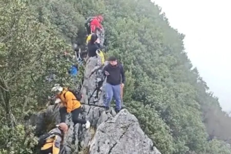 Έπεσε από γκρεμό ύψους 40 μέτρων προσπαθώντας να βγάλει selfie -ΒΙΝΤΕΟ