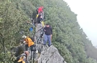 Έπεσε από γκρεμό ύψους 40 μέτρων προσπαθώντας να βγάλει selfie -ΒΙΝΤΕΟ