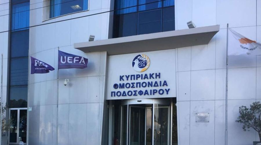 Με τη μανιβέλα (14 ομάδες, Κύπριοι παίκτες, Λίγκα) 