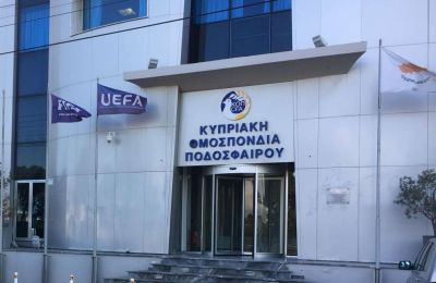 Με τη μανιβέλα (14 ομάδες, Κύπριοι παίκτες, Λίγκα) 