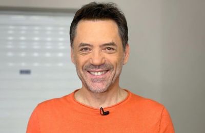 Ο Θάνος Καλλίρης Live στην «Παλαιά Ελιά»