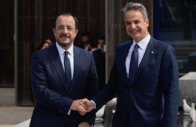 Τα είπαν Χριστοδουλίδης-Μητσοτάκης για το Κυπριακό