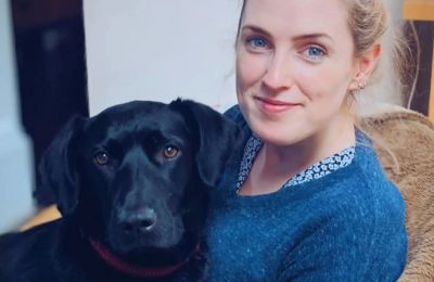 Σκύλος ταξίδεψε από την Κύπρο στην Αγγλία και ξετρέλανε μια γειτονιά..