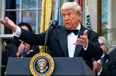 Ο Τραμπ δήλωσε ότι η βίζα αυτή θα «πουληθεί σαν τρελή» και αποτελεί ευκαιρία για τη δημιουργία θέσεων εργασίας