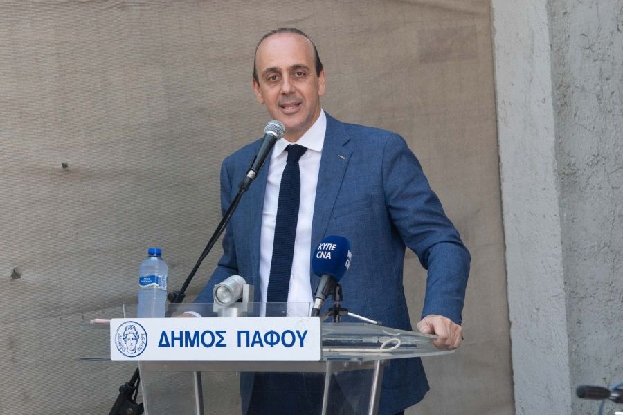 Τους έδωσε προθεσμία μέχρι τέλος Φεβρουαρίου πριν τους κλείσει