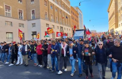 Το συνδικάτο CGIL ανέφερε  ότι περίπου το 61% όλων των εργαζομένων του δημόσιου και του ιδιωτικού τομέα συμμετείχαν στην απεργία