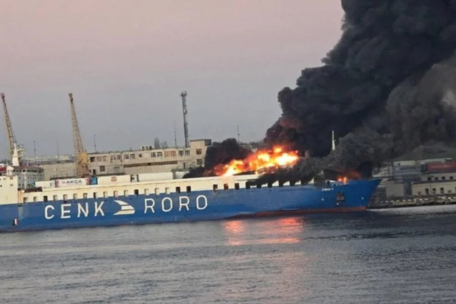 Η στιγμή που ρωσικό drone κτυπά τουρκικό πλοίο στο λιμάνι της Οδησσού